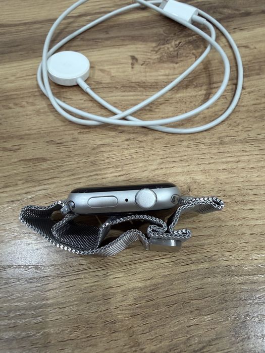 Продам Apple watch se