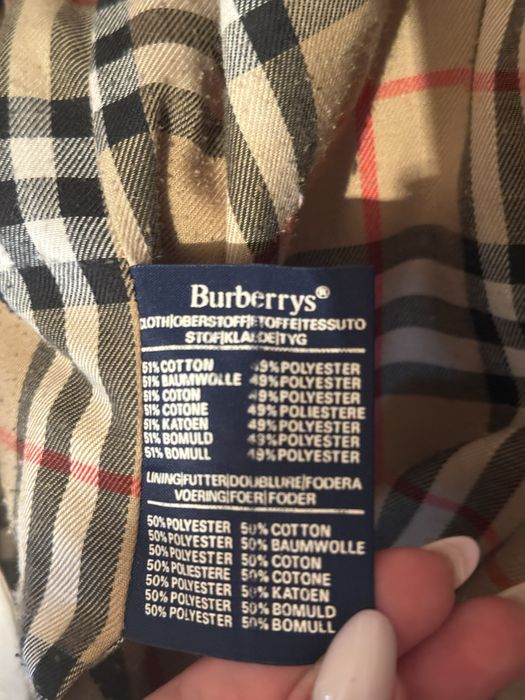Trench Burberry, în stare foarte buna si este purtat o singura data,.