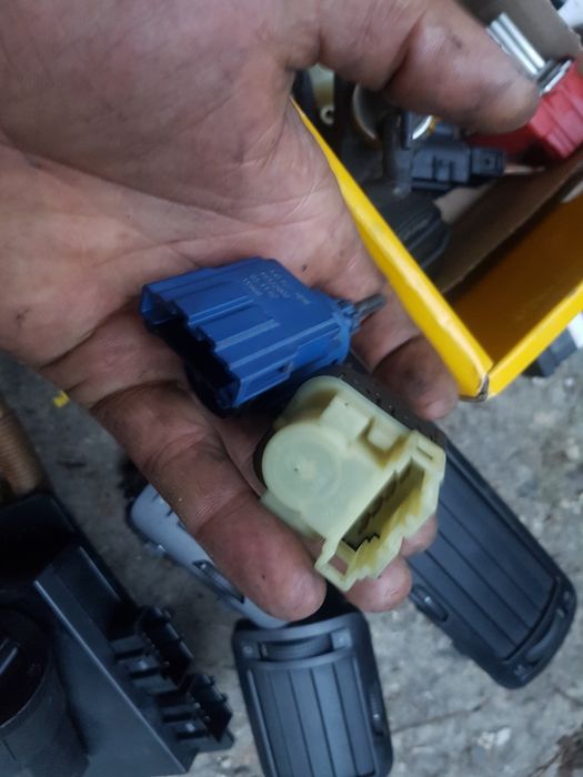 Горивна помпа резервоар за пасат 5 1.9тди