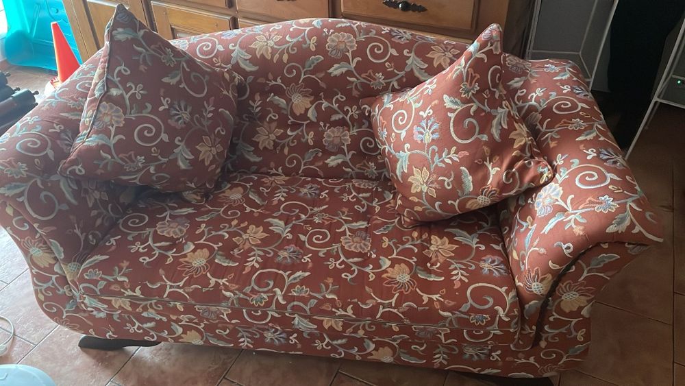 Vând mobila din lemn masiv