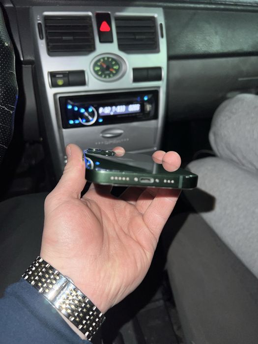 Продам айфон 13 зеленого цвета