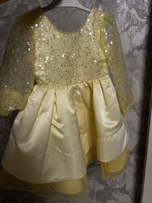 Продам платье 4-5 лет