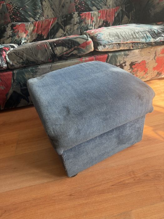 Разтегателен диван + 5 таборетки