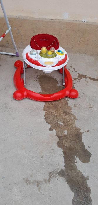 Ходунок и детская качеля