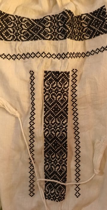 Ie, cămașă tradițională femei din Ardeal.