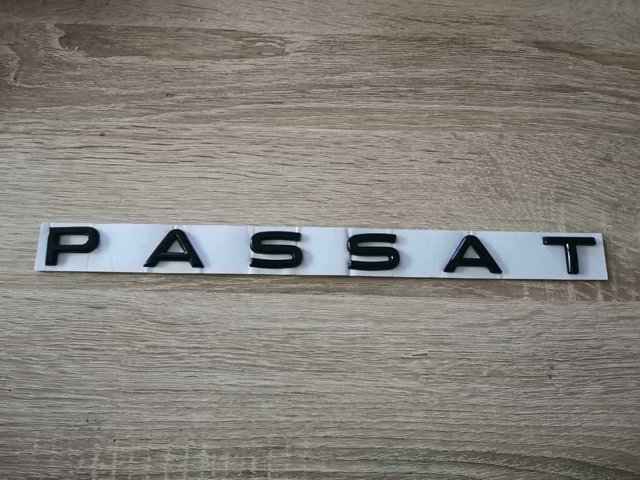 черен надпис Volkswagen Passat нов шрифт