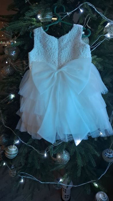 Продам платье белое  р.100 см