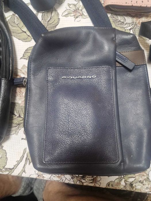 Продават се мъжки чантички