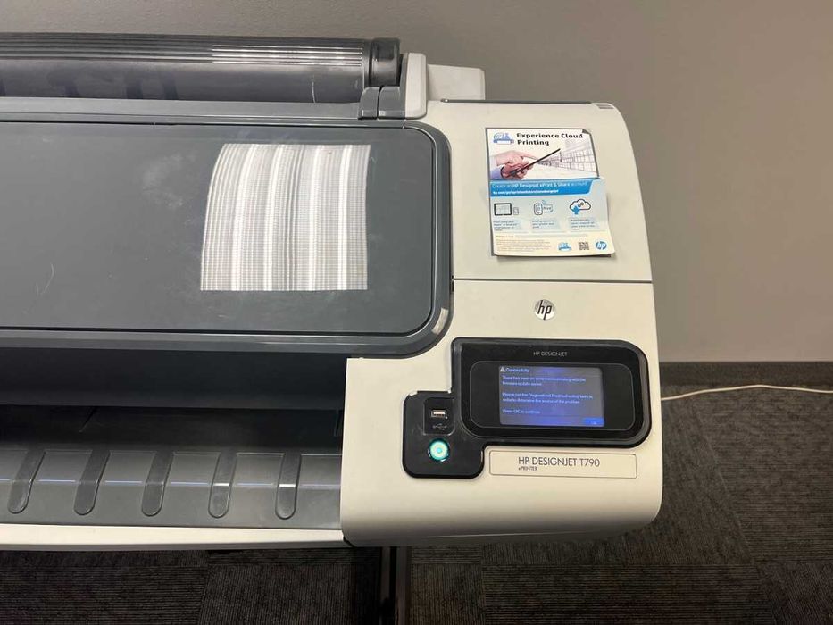 Мастиленоструен плотер Hp Designjet T790 ДЕФЕКТЕН!!!