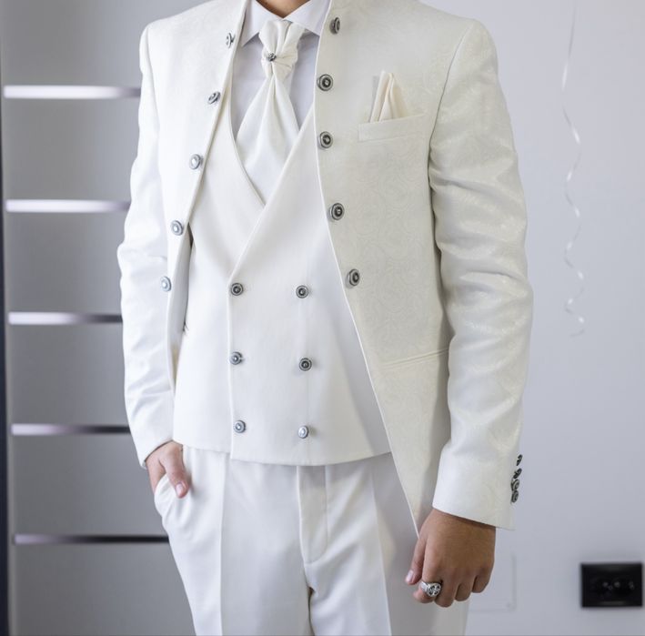 Costum alb elegant de mire