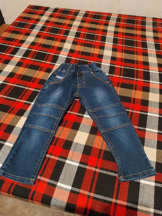 Детски дънки чисто нови