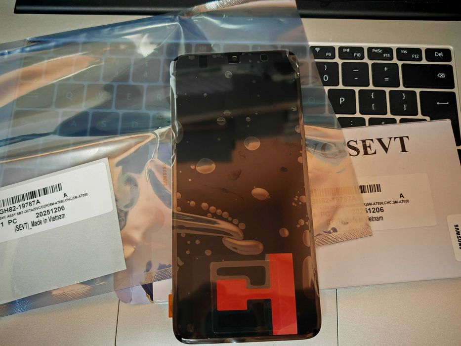 НОВ Оригинален дисплей с рамка Service Pack за Samsung Galaxy A70 A705