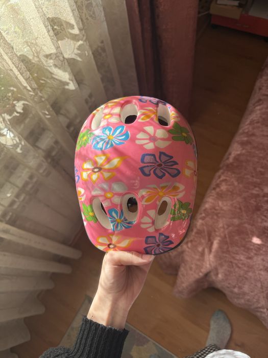 Продам два детских шлема для девочек