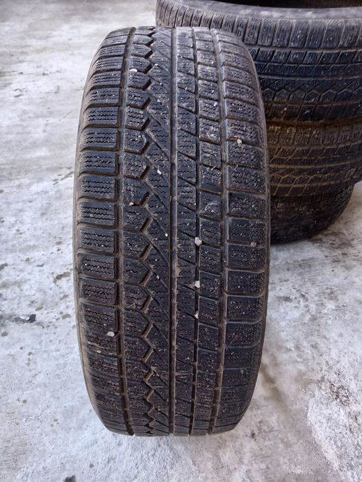 Продавам 4бр.  зимни гуми  Toyo 225 55 19