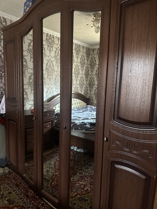 Продам спальный гарнитур