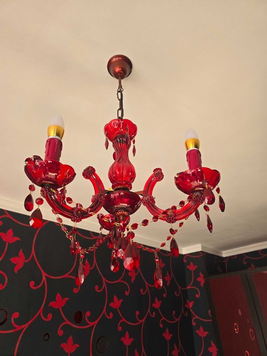 Червен полилей с висулки
