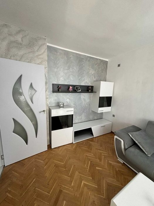 Дава се под наем Двустаен апартамент в Бургас, Славейков - 75 кв.м за 325 € - Снимка #2