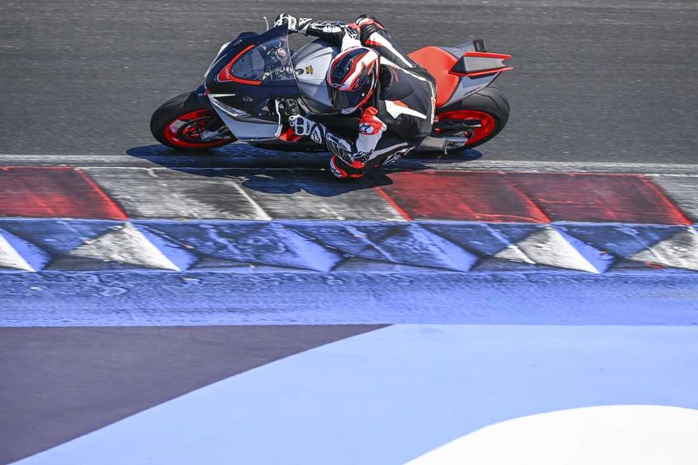 Aprilia RSV4 E5+ 2025 - Cea mai puternica motocicleta de pe piata!