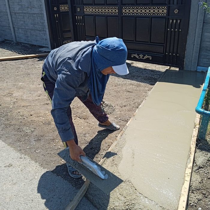 Демонтаж,кладка,стяжка итд.