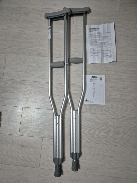 Vand cârje reglabile noi