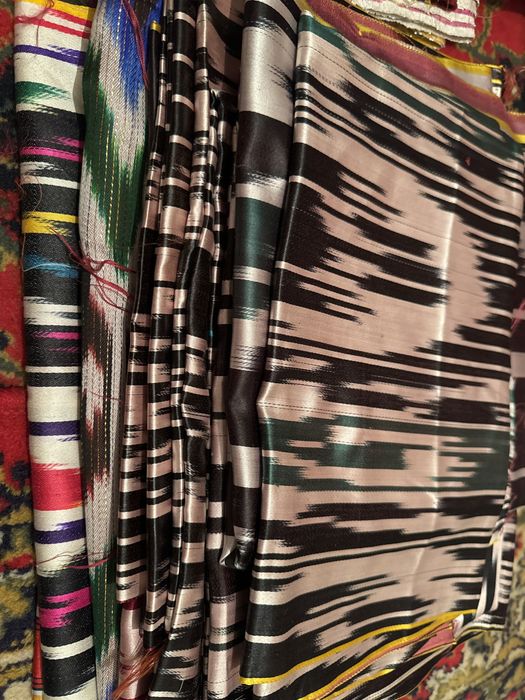 Продается Адрас АТЛАС и крепдишин платки мотерал отрезы 1-2-3 метров