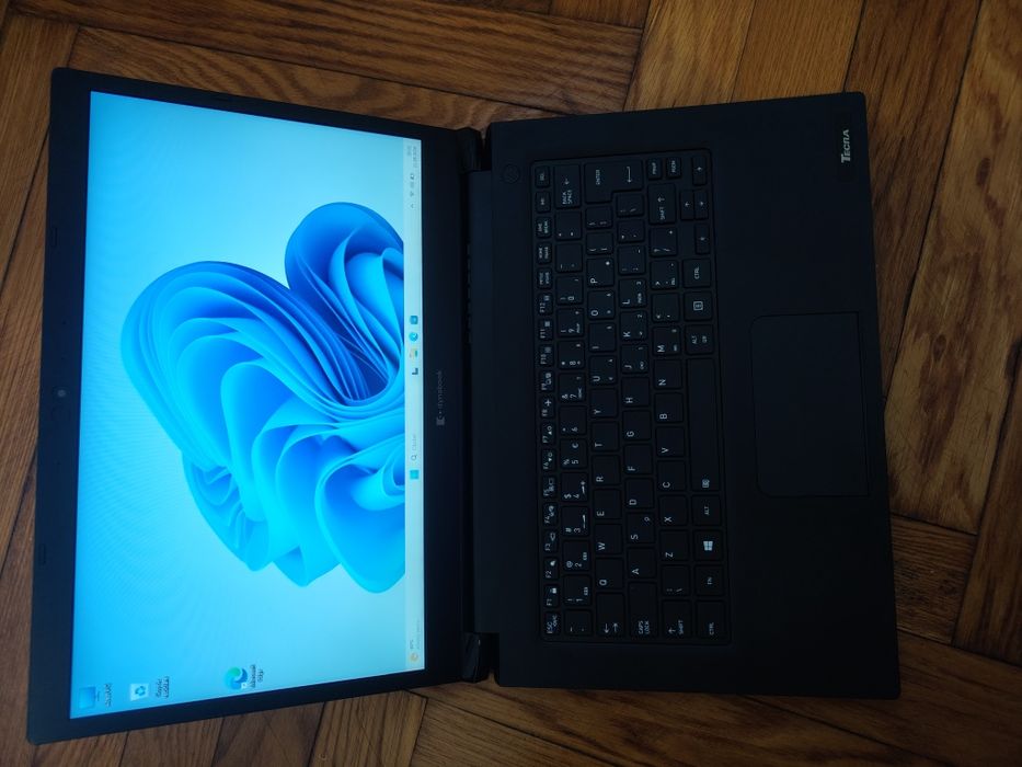 Dynabook Tecra A40-G, i3-10110U, 8 GB RAM, SSD 128 GB.