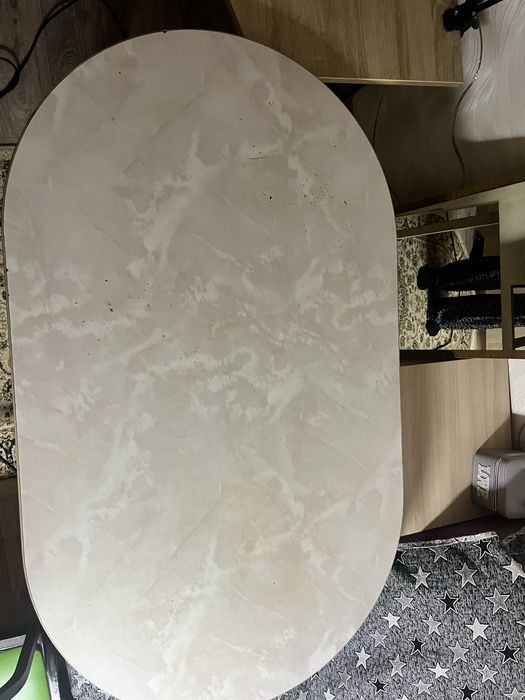 Небольшой стол продается