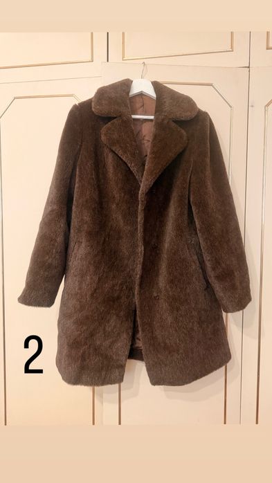 Разпродажба на запазени връхни дрехи