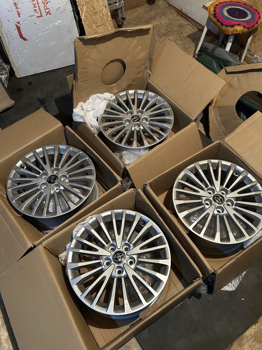 Продам диски оригинал от камри 80