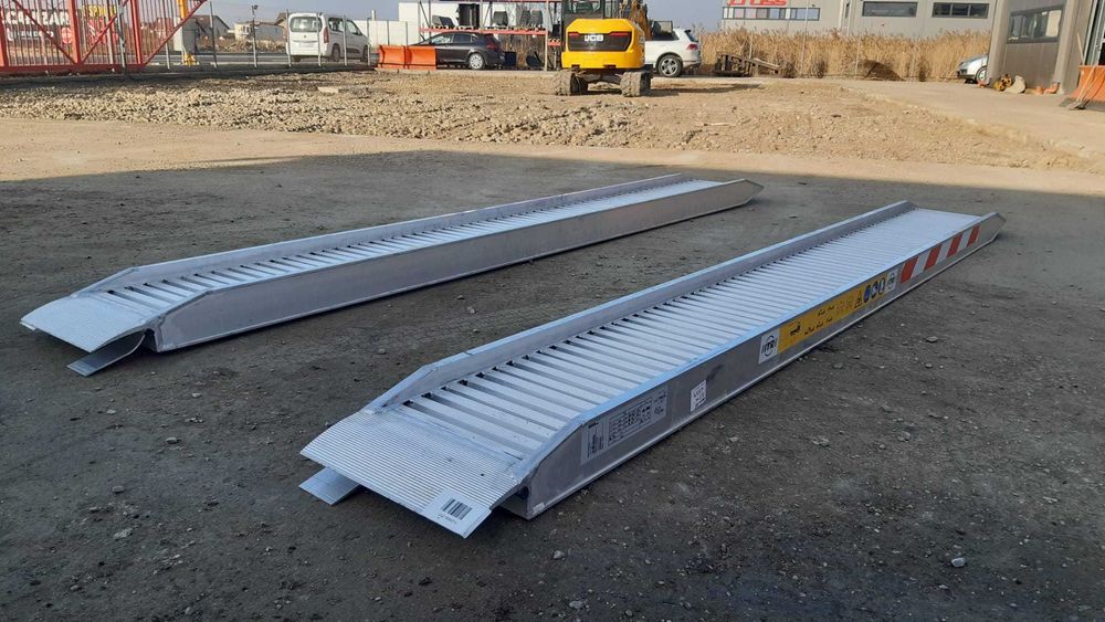 Rampe cu bordura din aluminiu 2,5m capacitate max 2000kg - Stoc Brasov