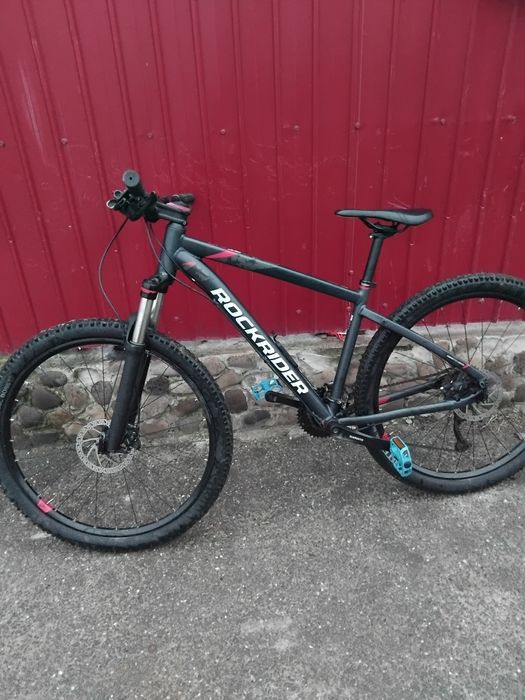 Vând bicicleta rockrider in sare buna are roti de 27.5 si frane pe ule