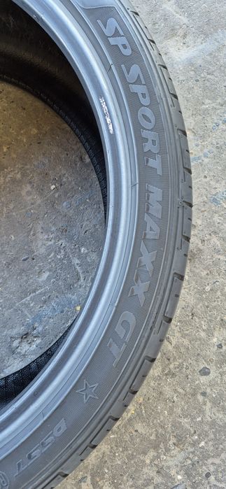 4 anvelope vara runflat Dunlop,fata 285/35/21,spate 325/30/21.Pretul este pe bucata.