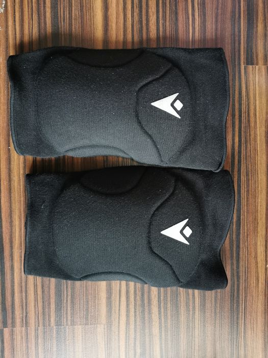 Волейболни наколенки