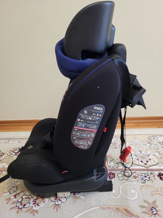 Продается автокресло isofix