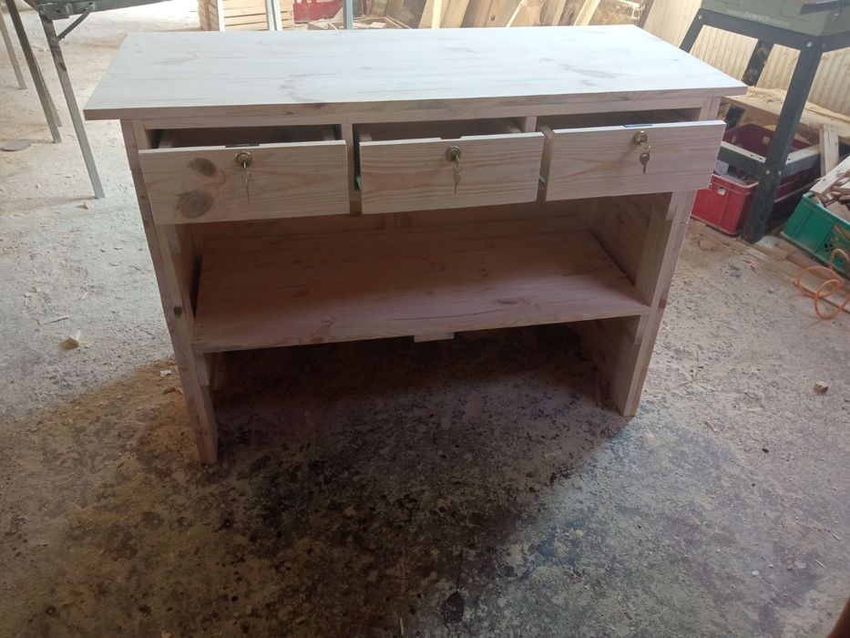 Търговска щанд маса с чекмеджета