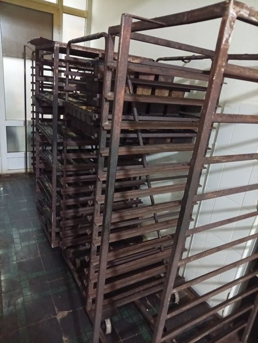 Продается печка, расстойки, тестомешалка и оборудования для пекарни