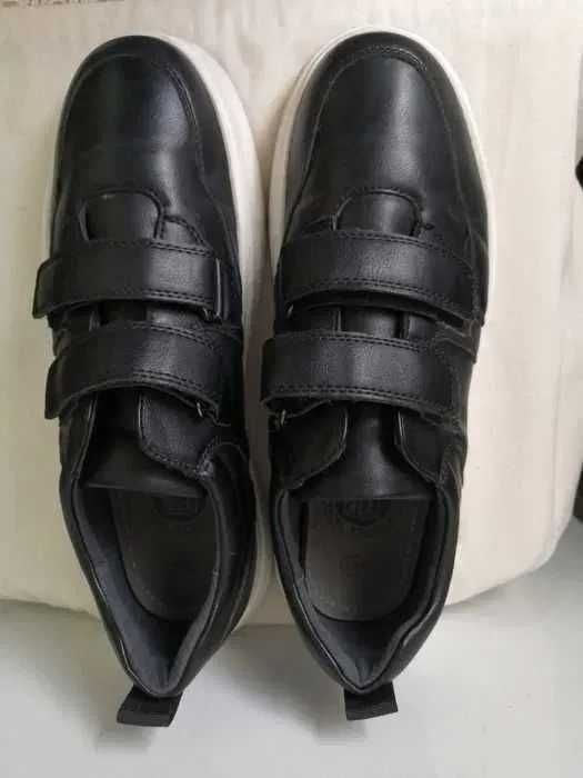 ОТДАМ ДАРОМ кроссовки. 100% кожа, Италия, размер 40/41, (26,5см) бу