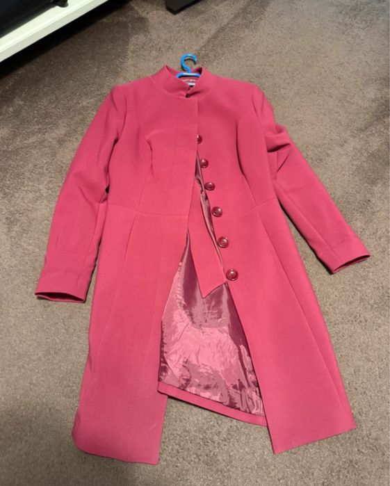 Palton in stare foarte buna , fucsia