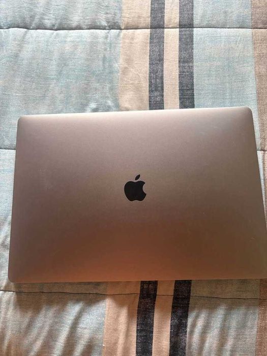 apple macbook Pro 15 inch 2017 core i7 16 giga ram