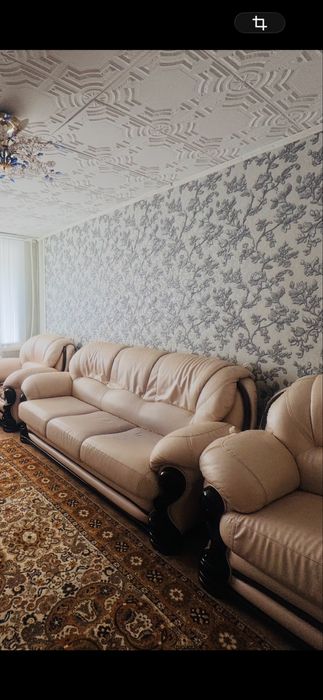 Продам кожаный диван и 2 кресла