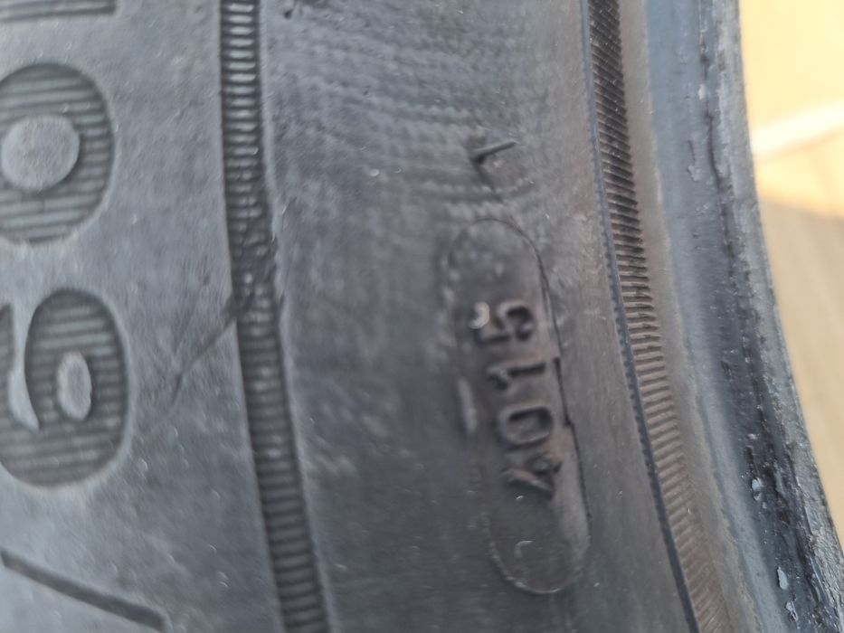 2 броя зимни Dunlop 205 60 16