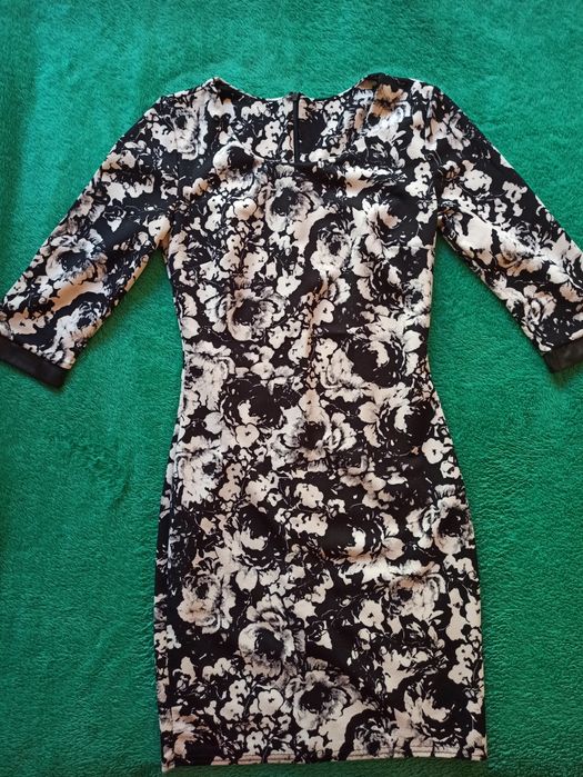 Черно-бяла рокля