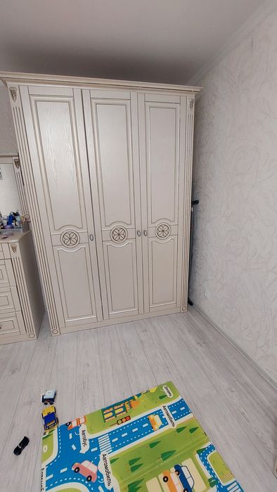 Продаётся шкаф трехдверный