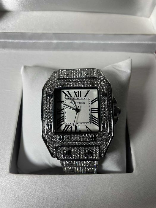 cartier iced out часовник