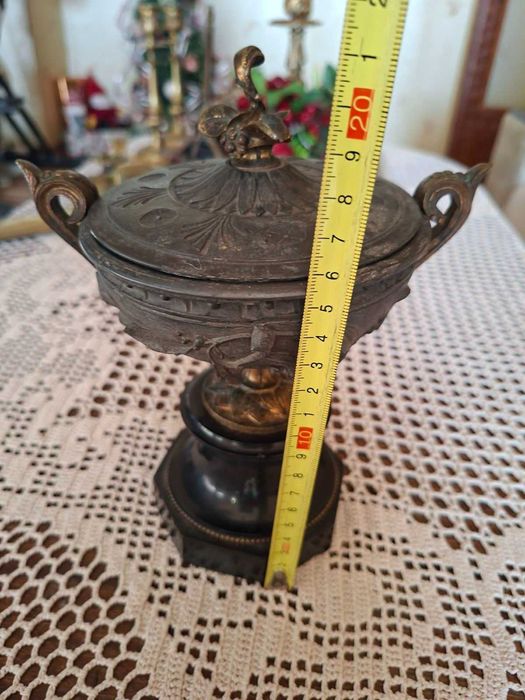 Стара бронзова купа