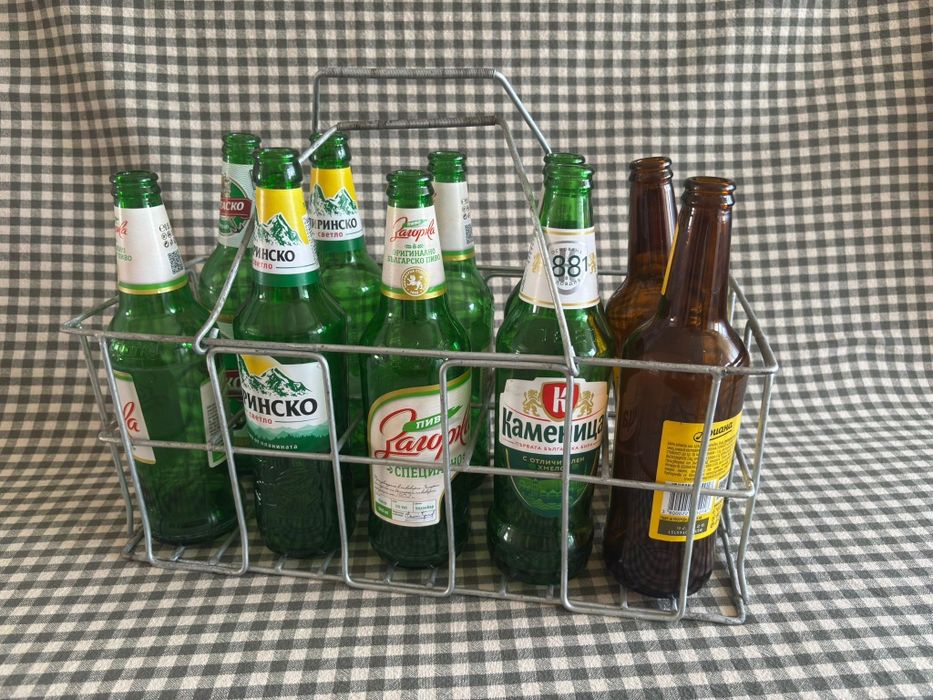 Метална кошница - супер здрава и удобна за носене.