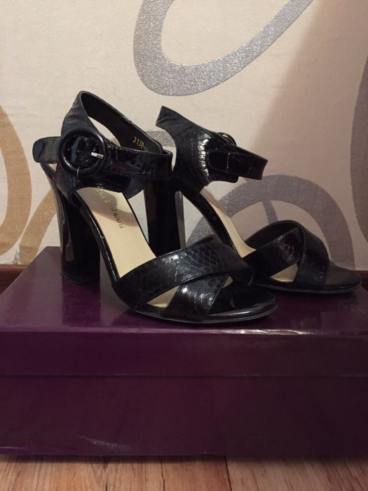 Продаю босоножки