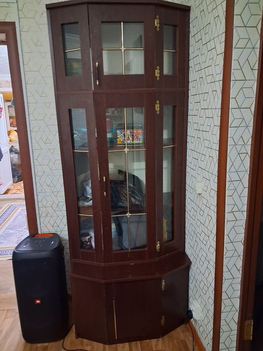 Сервант в отличном состоянии.