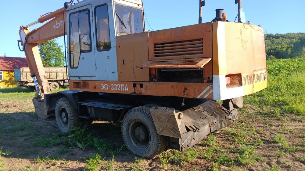 Продам эксковатор ЭО 33211е