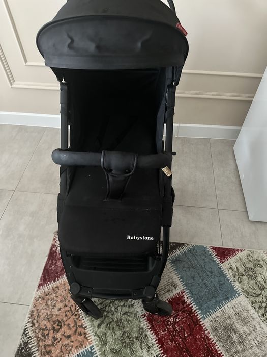 Легкая черная универсальная коляска